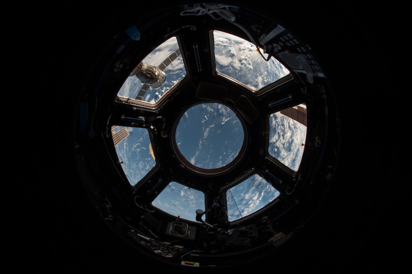 Recrutement d'ingénieurs avionique et aérospatial - systèmes embarqués critiques, certification DO-178C et ECSS, radiation hardening, calculateurs de vol, spatial embarqué - partenaire Airbus, Safran, ArianeGroup, Thales Alenia Space, STMicroelectronics